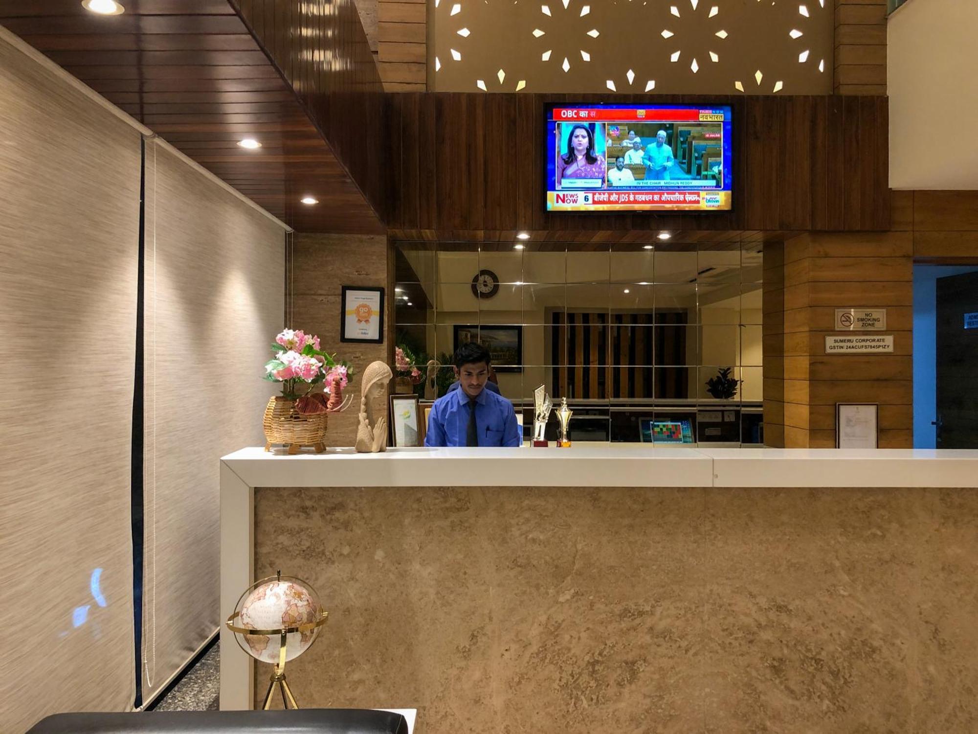 Hotel Virgo Sumeru Бхавнагар Екстериор снимка