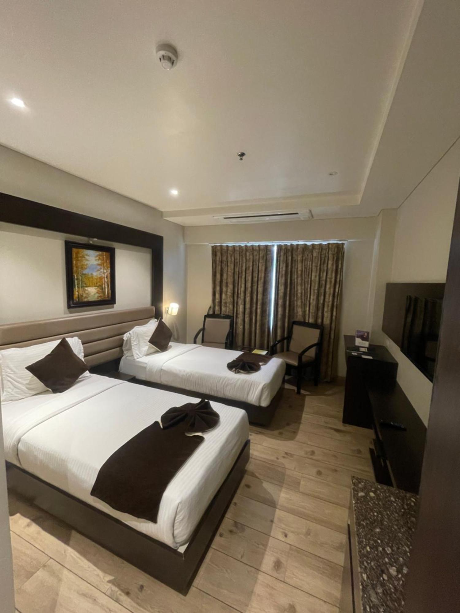 Hotel Virgo Sumeru Бхавнагар Екстериор снимка
