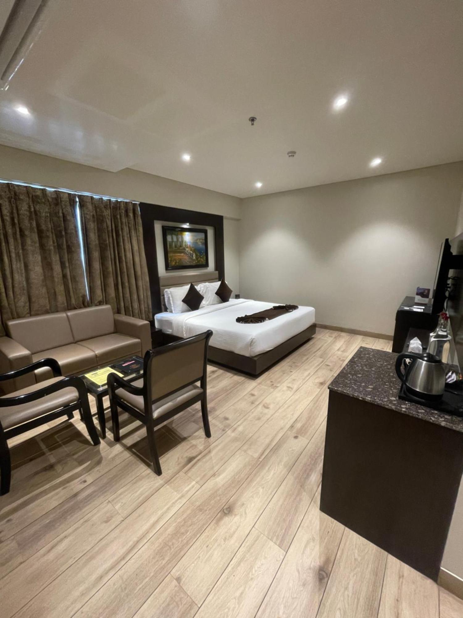 Hotel Virgo Sumeru Бхавнагар Екстериор снимка