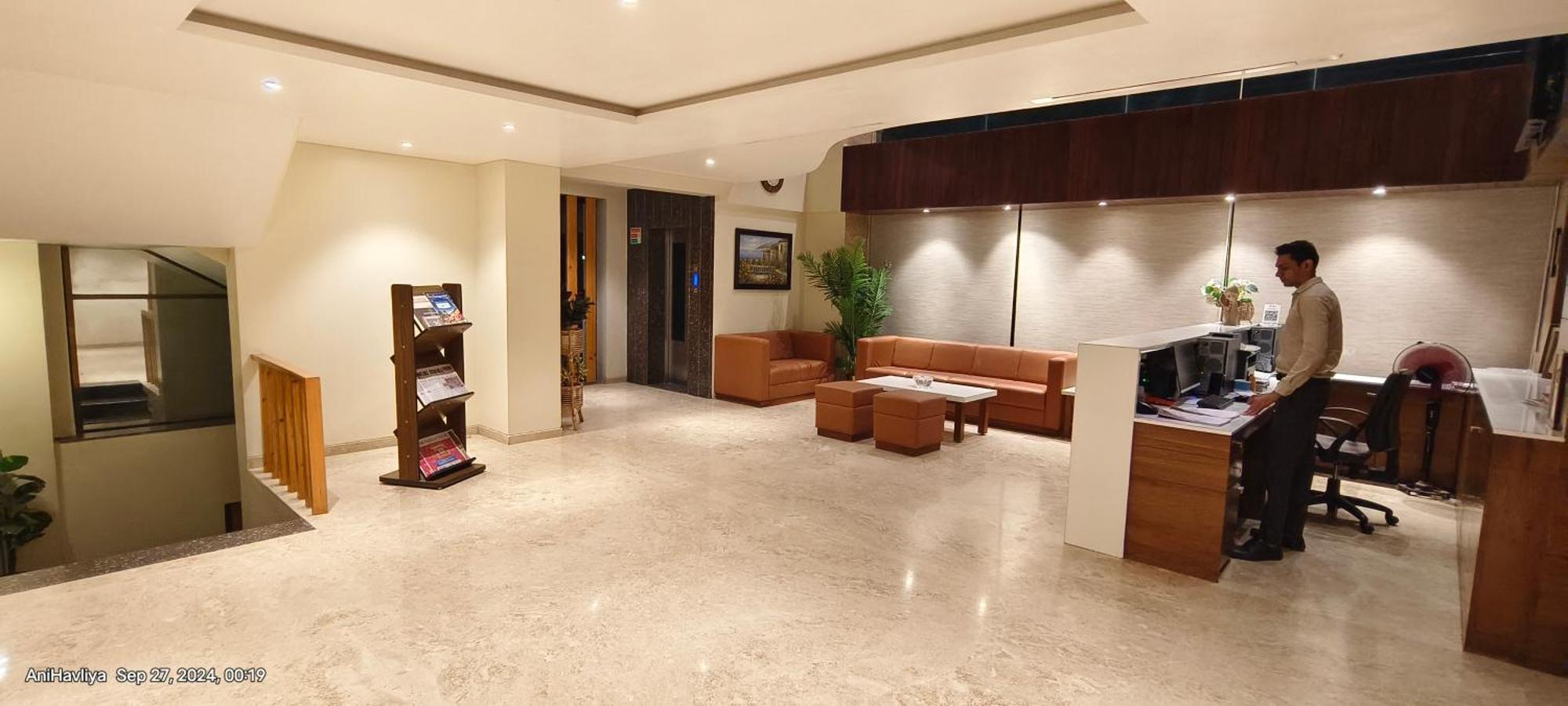 Hotel Virgo Sumeru Бхавнагар Екстериор снимка