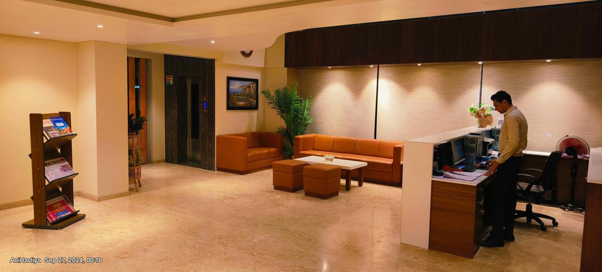 Hotel Virgo Sumeru Бхавнагар Екстериор снимка